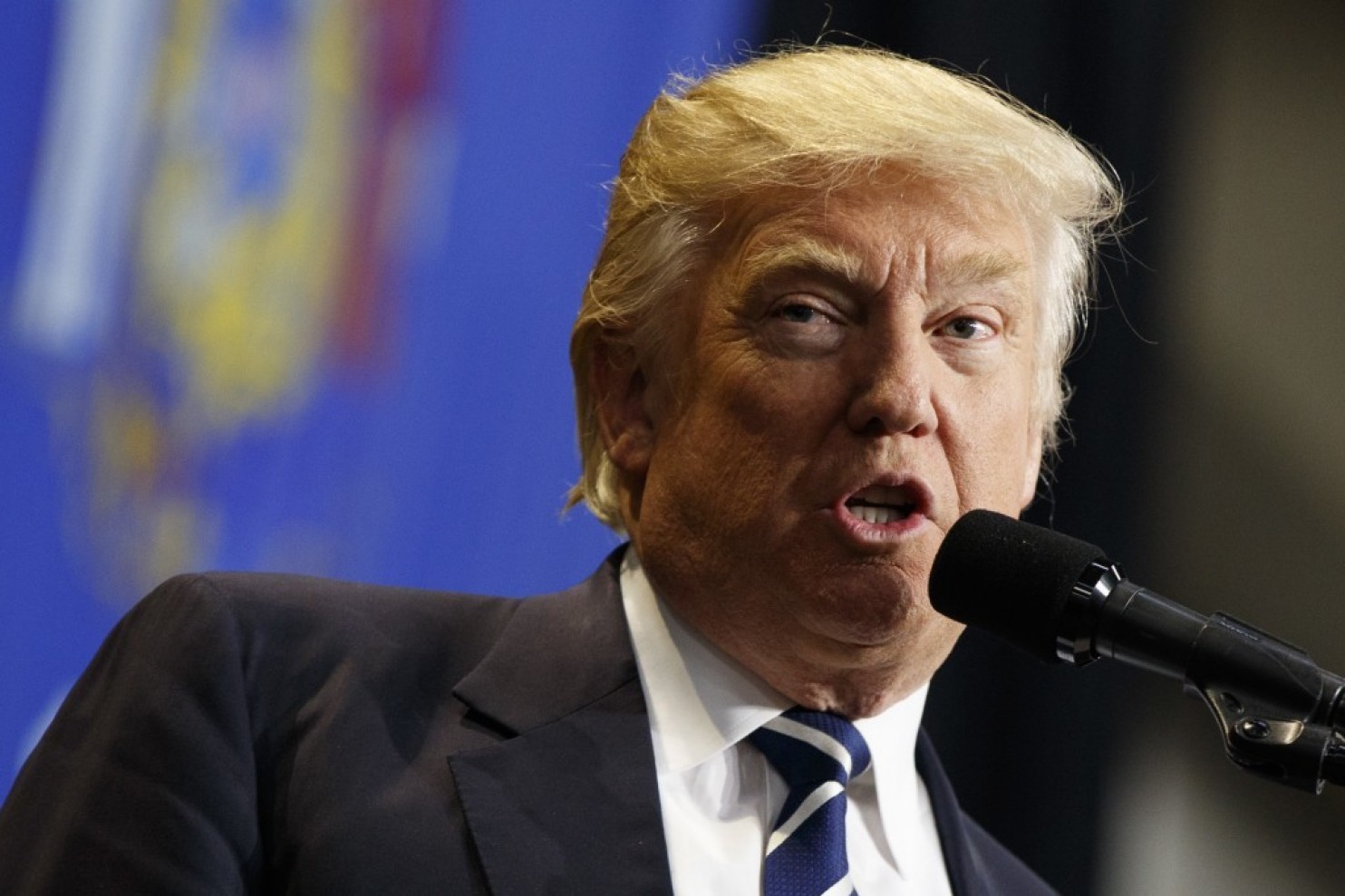 Trump tweets praise of Putin for attack on Clinton